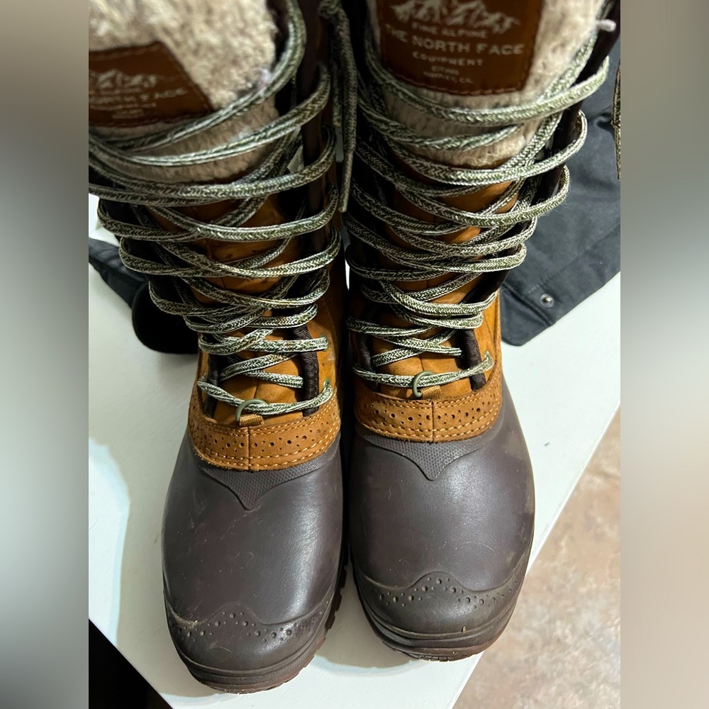 North Face Women’s snow boots